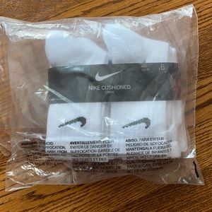 NWT Unopened Nike Cushioned Crew socks